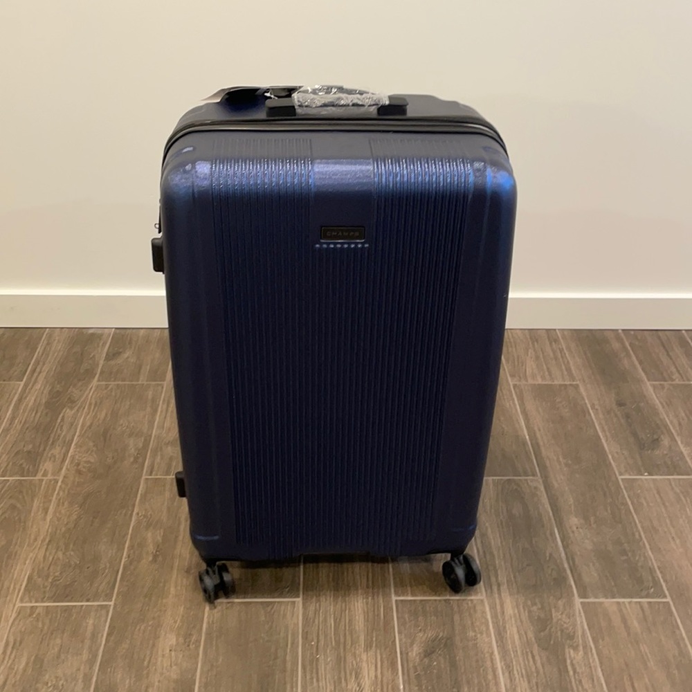 Brand new suitcase! Great for travel, extremely sturdy and very light
